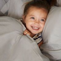 Выбор детского одеяла: секреты комфортного сна вашего малыша
