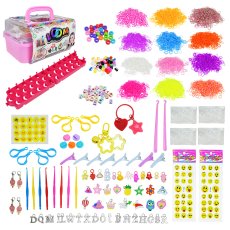 Набор резиночек для плетения в чемодане