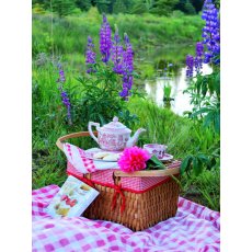 Алмазная мозаика Чаепитие среди люпина без подрамника, Strateg (30х40 см)