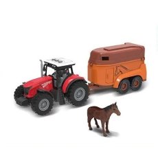 Трактор с прицепом и конем