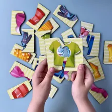 Рамка-вкладыш деревянная Половинки. Одежда и обувь