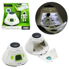 Космическая капсула с космонавтом