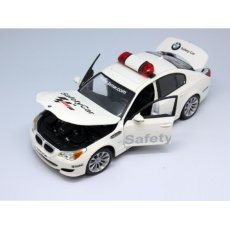 Автомодель (1:18) BMW M5 Safety Car белый