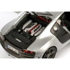 Автомодель (1:18) Audi R8 GT серебристый