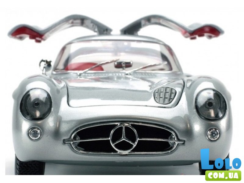 Автомодель (1:18) 1955 Mercedes Benz 300 SLR "Uhlenhaut Coupe" серебристый