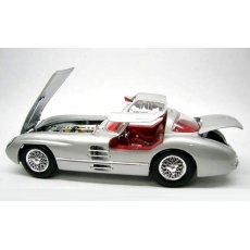 Автомодель (1:18) 1955 Mercedes Benz 300 SLR "Uhlenhaut Coupe" серебристый
