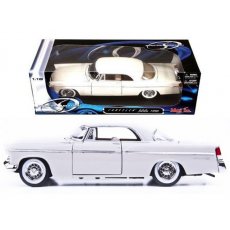 Автомодель (1:18) 1956 Chrysler 300B белый