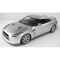 Сборная автомодель (1:24) Maisto Tech 2009 Nissan GT-R, цвет серебристый