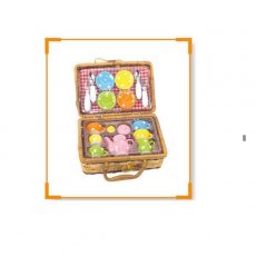 Набор фарфоровой посуды в плетеном чемоданчике (B31756-2)