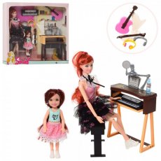 Кукла с дочкой и музыкальными инструментами